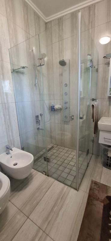 6 Bedroom Property for Sale in Cravenby Western Cape